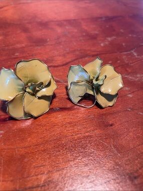 Yellow/green vintage Enamel Flower Clip-On Earrings